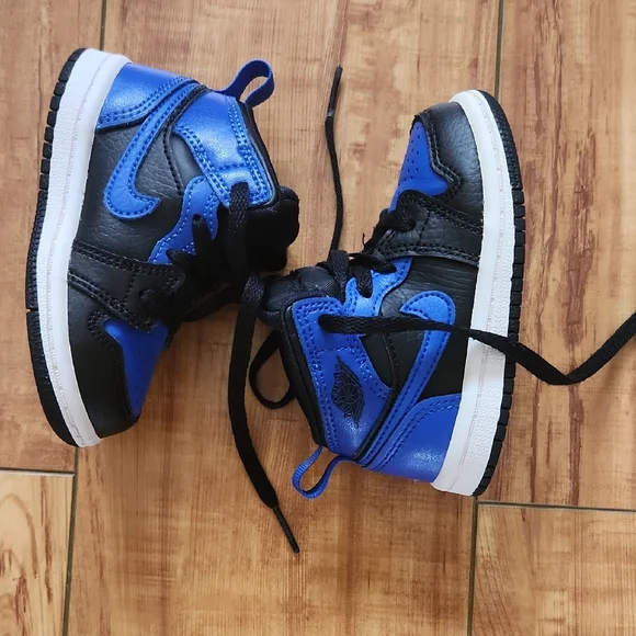 Jordan Black and Blue Iconic Sneakers - Picture 5 of 6